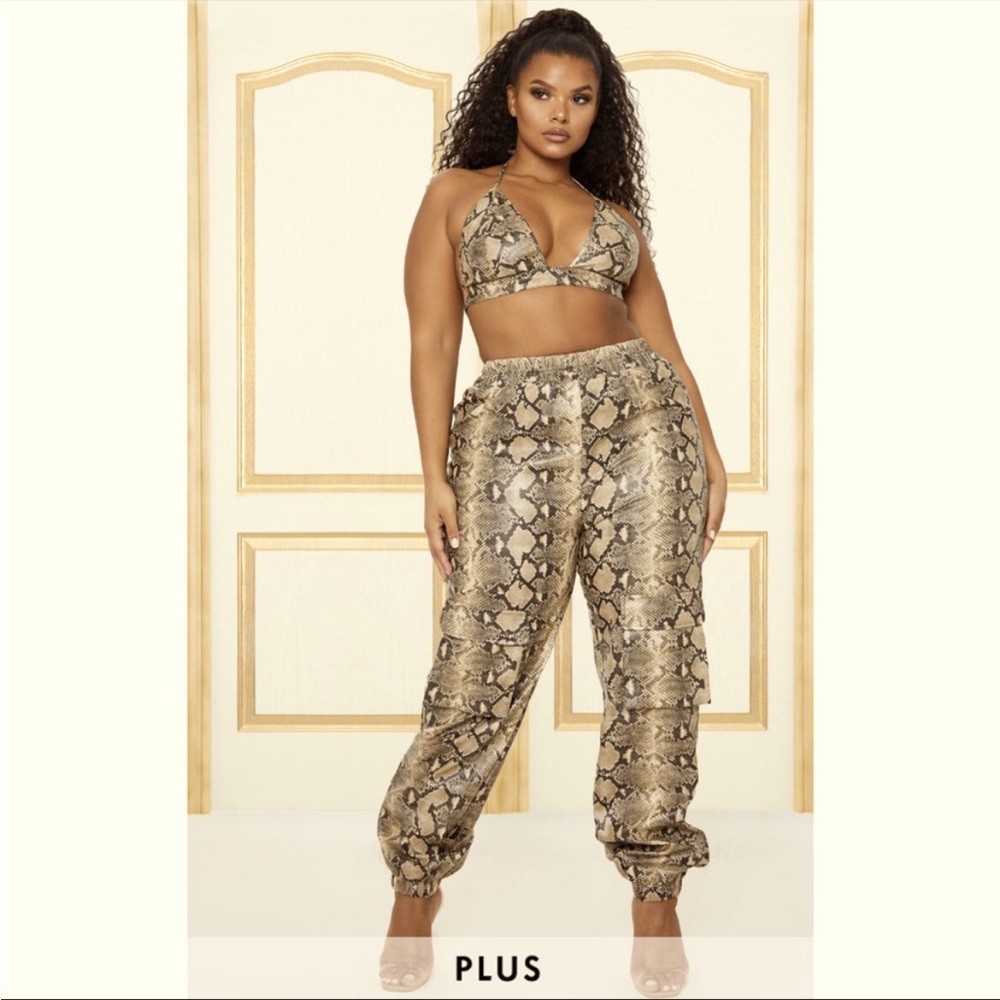 NWT PrettyLittleThing Plus Taupe Snake Print Pocket Detail Crop Trousers